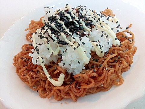 ご飯・昆布佃煮のせソース焼そば